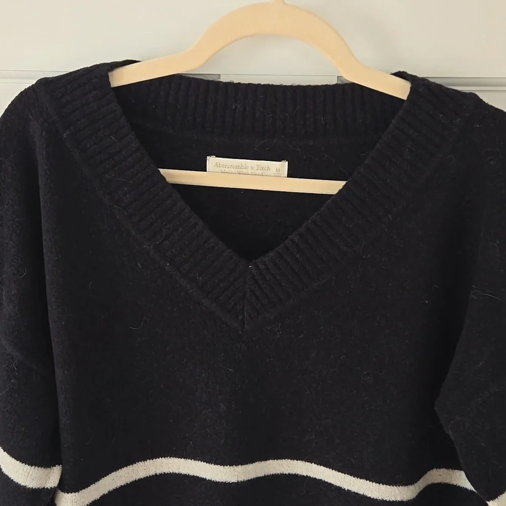A&F Merino Wool-Blend V-Neck Sweater - Picture 2 of 5